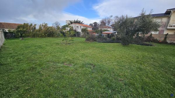 TERRAIN CONSTRUCTIBLE DE 468M² BORD DE MER