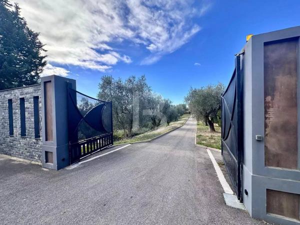 À VENDRE – Terrain constructible avec permis purgé à OPIO