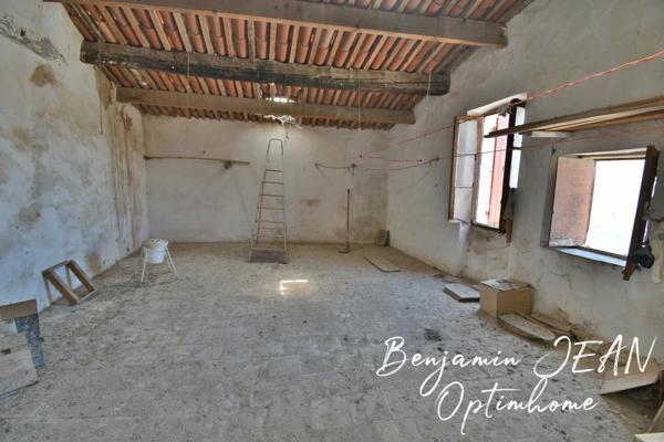 À Vendre – Maison de Village avec Cour à Sérignan – 131 m² + Greniers Aménageables