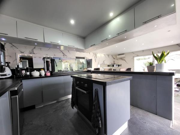 Vitrolles (13127) VILLA D'ARCHITECTE 5 PIECES QUI S'AUTOFINANCE