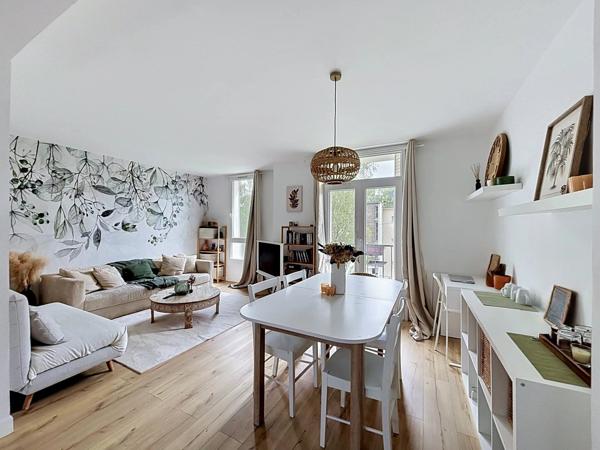 Vente                                                      Appartement
                        
                     3 pièces                      57 m2                     à Yerres
