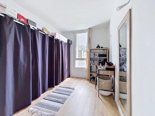 Vente                                                      Appartement
                        
                     3 pièces                      57 m2                     à Yerres