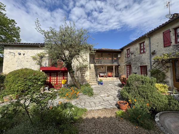 Charmante maison de campagne avec cour et annexe