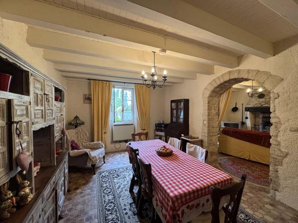 Charmante maison de campagne avec cour et annexe