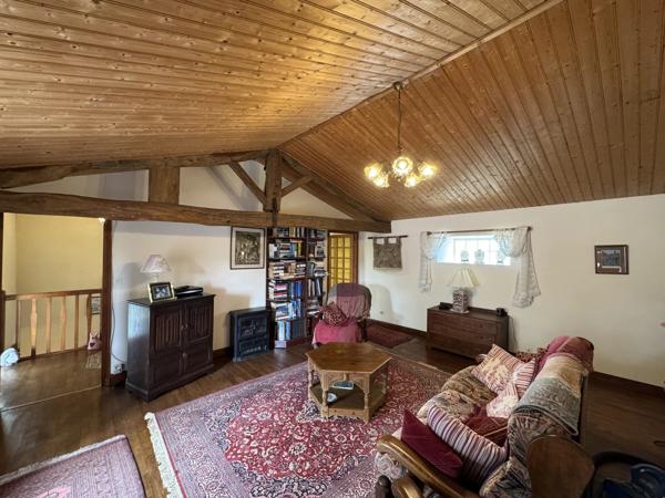 Charmante maison de campagne avec cour et annexe