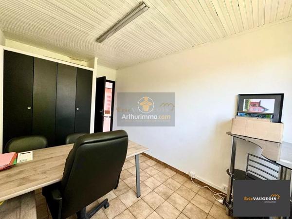 Location                                                      Local commercial
                        
                     6 pièces                      95 m2                     à Faremoutiers