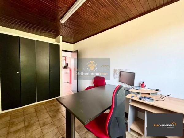 Location                                                      Local commercial
                        
                     6 pièces                      95 m2                     à Faremoutiers