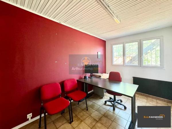 Location                                                      Local commercial
                        
                     6 pièces                      95 m2                     à Faremoutiers