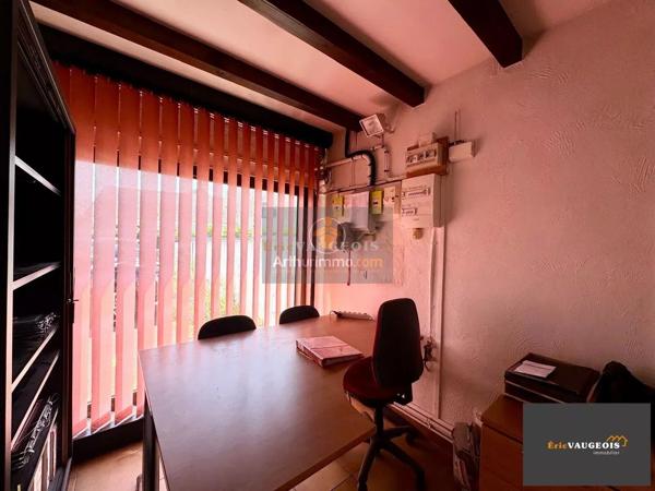 Location                                                      Local commercial
                        
                     6 pièces                      95 m2                     à Faremoutiers