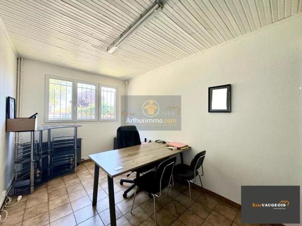 Location                                                      Local commercial
                        
                     6 pièces                      95 m2                     à Faremoutiers