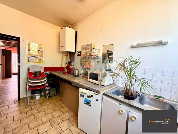 Location                                                      Local commercial
                        
                     6 pièces                      95 m2                     à Faremoutiers