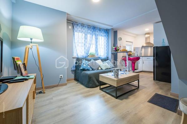 Camille KRAFT vous propose de découvrir cet appartement 2 pièces, aux portes du cœur historique de Moret.
Proche de tous commerces, et commodités, cet appartement en rez-de-chaussée, vous offre le confort des espaces bien répartis.
Entrez dans le salon séjour ouvert sur la cuisine aménagée. Une chambre avec salle d’eau et WC ainsi qu'un espace dressing indépendant. 
A cela, s’ajoute un grand garage attenant.
L’appartement est vendu loué meublé (location en cours à 650,00 € hors charges).
Venez visiter sans tarder en me contactant au 0786912940

Chers collègues, le travail pour l'intérêt de mes clients est une priorité, c'est pourquoi je vous invite à me contacter sur vous souhaitez proposer ce bien à vos clients.