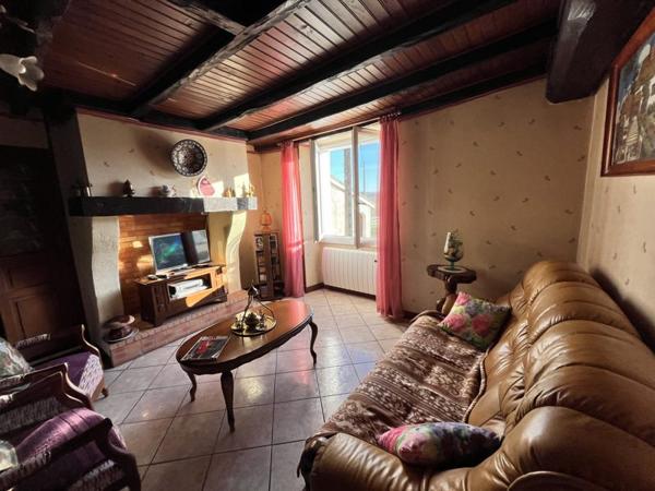 Maison à vendre |  Bors (Canton de Montmoreau-Saint-Cybard) |  4 pièces | 111 m²