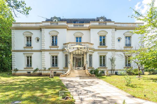 Prestigieuse propriété, chargée d’histoire (style Napoléon III) au coeur du Vésinet Sud