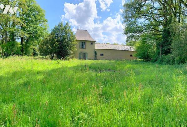 Maison en pierres et terre – Possibilité d'aménagement - Terrain de 7 565 m² avec dépendances