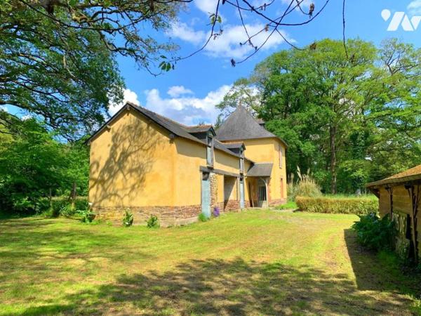 Maison en pierres et terre – Possibilité d'aménagement - Terrain de 7 565 m² avec dépendances