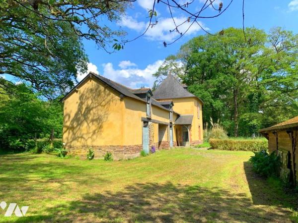 Maison en pierres et terre – Possibilité d'aménagement - Terrain de 7 565 m² avec dépendances