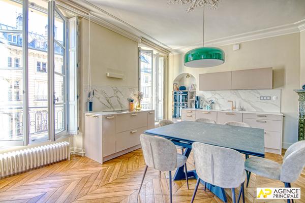 Versailles Notre-Dame Appartement 5 pièces 142 m² situé au 3ème étage €1 465 000 ** - Référence 27835