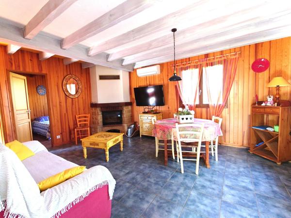 MAISON OSSATURE BOIS DANS SON ECRIN DE VERDURE