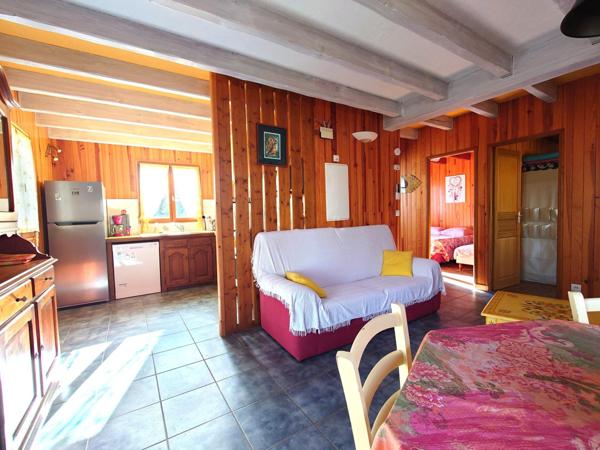 MAISON OSSATURE BOIS DANS SON ECRIN DE VERDURE