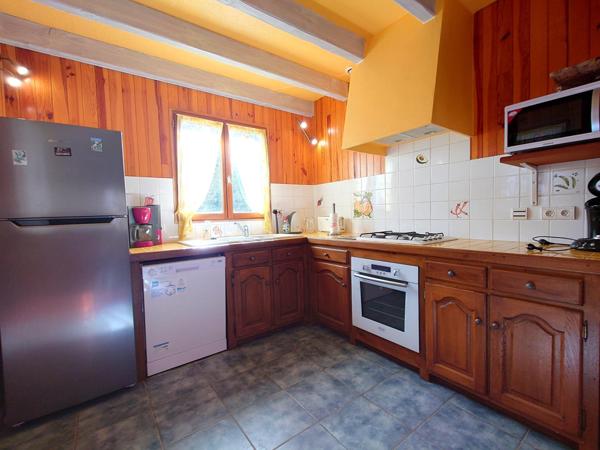 MAISON OSSATURE BOIS DANS SON ECRIN DE VERDURE