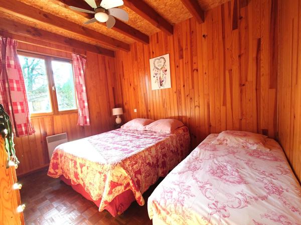 MAISON OSSATURE BOIS DANS SON ECRIN DE VERDURE