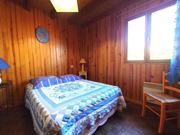 MAISON OSSATURE BOIS DANS SON ECRIN DE VERDURE