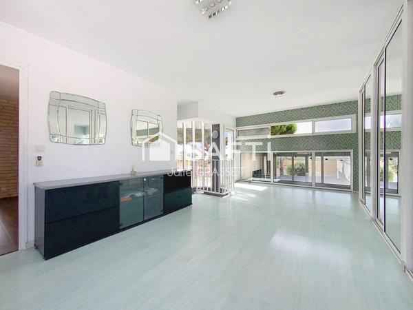 SUPERBE VILLA  AVEC VUE MER