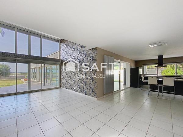 SUPERBE VILLA  AVEC VUE MER