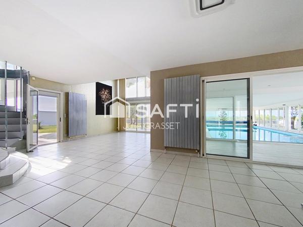 SUPERBE VILLA  AVEC VUE MER