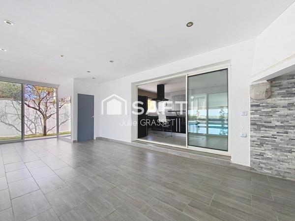 SUPERBE VILLA  AVEC VUE MER