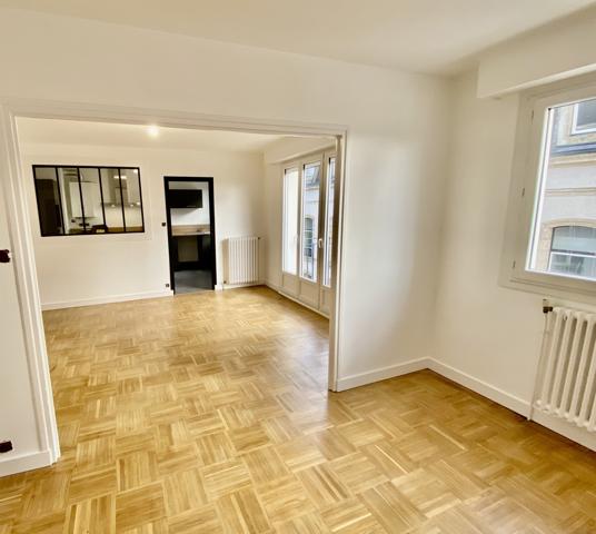 PLEIN CENTRE AVEC BALCON Pontivy (56300)