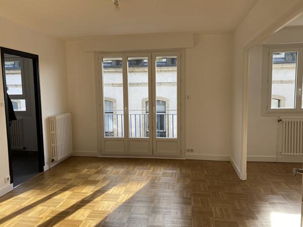 PLEIN CENTRE AVEC BALCON Pontivy (56300)