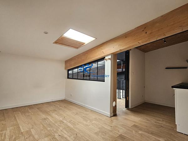 SAINT VIVIEN LOCAL DE 200M² AVEC PARKING  Saint vivien