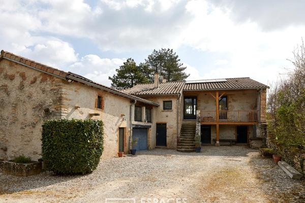 Maison de charme en pierre rénovée avec piscine et jardin arboré