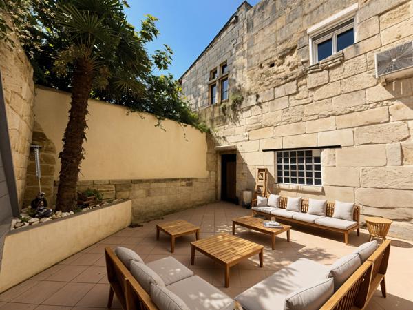 Sommières (30250) SOMMIÈRES, CHARMANTE MAISON DE VILLE, R+2, avec belle cour 25 M²