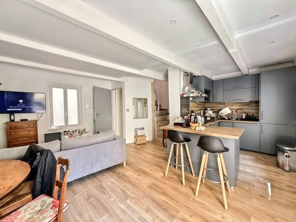 Sommières (30250) SOMMIÈRES, CHARMANTE MAISON DE VILLE, R+2, avec belle cour 25 M²