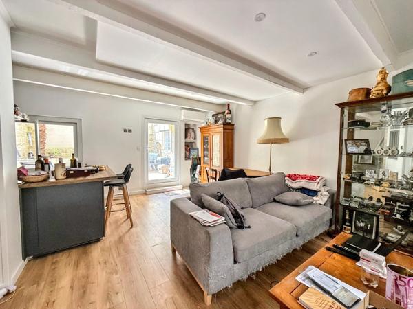 Sommières (30250) SOMMIÈRES, CHARMANTE MAISON DE VILLE, R+2, avec belle cour 25 M²