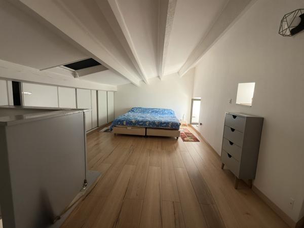 Sommières (30250) SOMMIÈRES, CHARMANTE MAISON DE VILLE, R+2, avec belle cour 25 M²