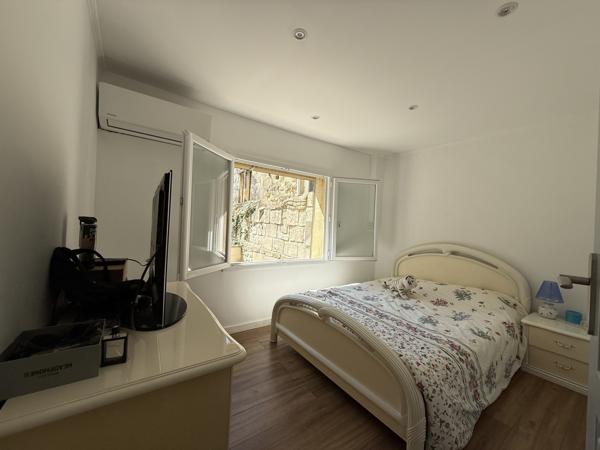 Sommières (30250) SOMMIÈRES, CHARMANTE MAISON DE VILLE, R+2, avec belle cour 25 M²