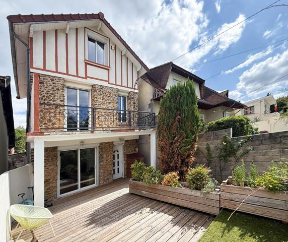 Maison familiale de charme entièrement rénovée de 80 m² -  4 pièces, jardin, 3 terrasses et dépendance aménageable