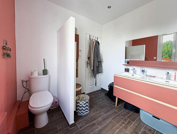 Maison familiale de charme entièrement rénovée de 80 m² -  4 pièces, jardin, 3 terrasses et dépendance aménageable