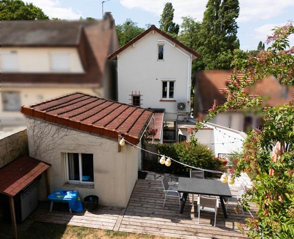 Maison familiale de charme entièrement rénovée de 80 m² -  4 pièces, jardin, 3 terrasses et dépendance aménageable