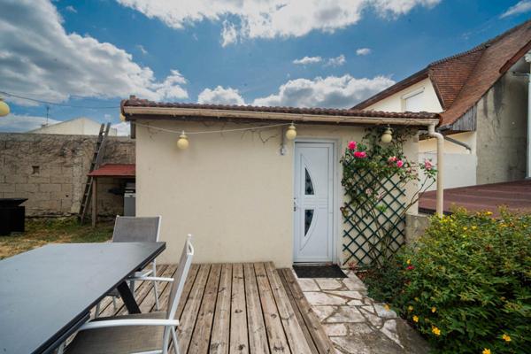 Maison familiale de charme entièrement rénovée de 80 m² -  4 pièces, jardin, 3 terrasses et dépendance aménageable