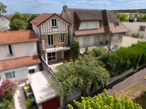 Maison familiale de charme entièrement rénovée de 80 m² -  4 pièces, jardin, 3 terrasses et dépendance aménageable