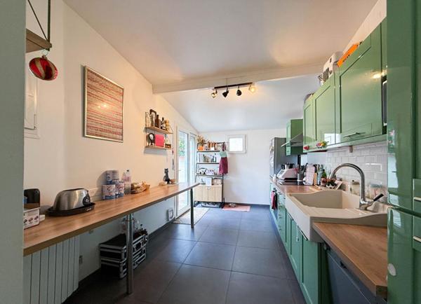 Maison familiale de charme entièrement rénovée de 80 m² -  4 pièces, jardin, 3 terrasses et dépendance aménageable