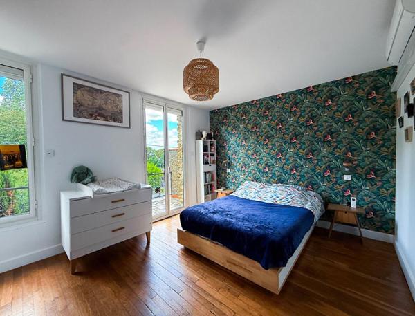 Maison familiale de charme entièrement rénovée de 80 m² -  4 pièces, jardin, 3 terrasses et dépendance aménageable
