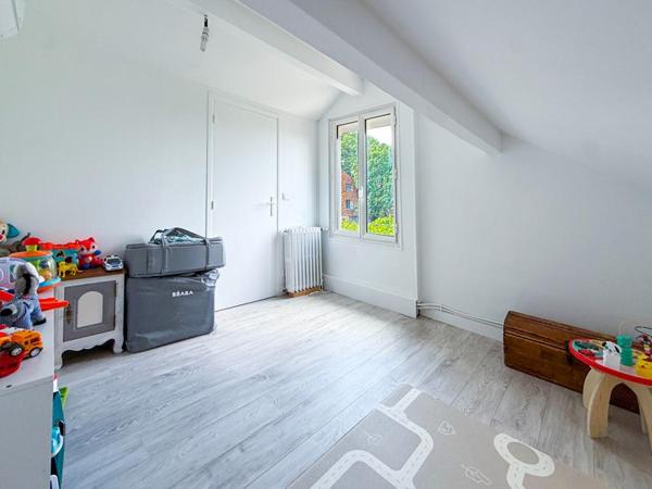 Maison familiale de charme entièrement rénovée de 80 m² -  4 pièces, jardin, 3 terrasses et dépendance aménageable