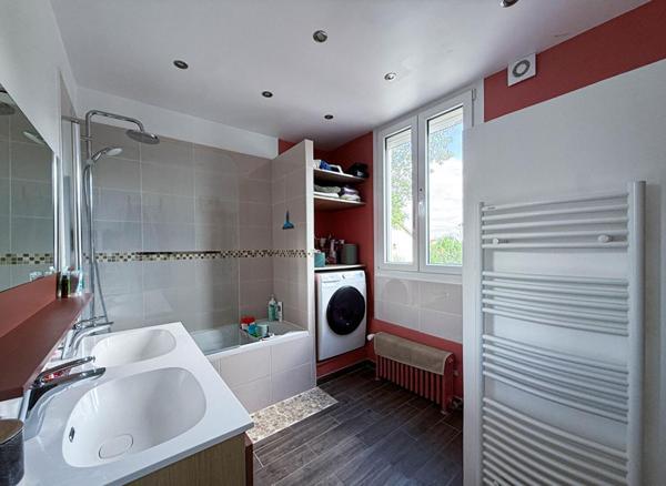 Maison familiale de charme entièrement rénovée de 80 m² -  4 pièces, jardin, 3 terrasses et dépendance aménageable
