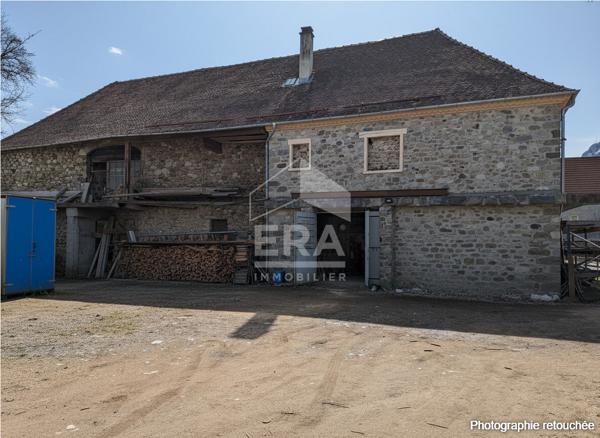 À vendre : Corps de ferme à rénover - Un joyau en pierre à fort potentiel